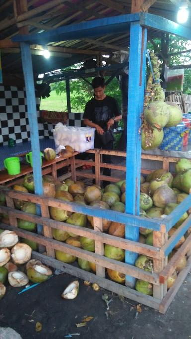 ES KELAPA MUDA BANG ABING KASEMEN