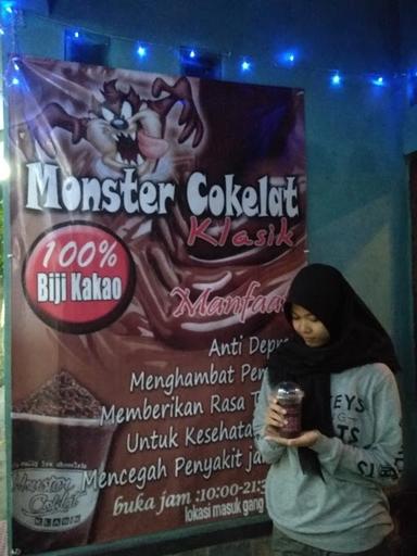 MONSTER COKELAT