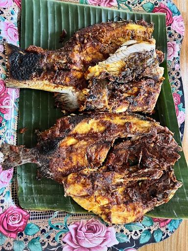 WARUNG MAKAN IBU TITIN