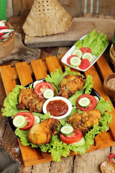 AYAM BAKAR DAN AYAM GORENG REMPAH BU SRI