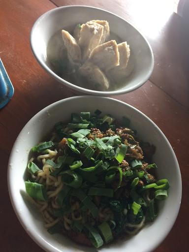 BAKSO & MIE AYAM FAVORITE 4