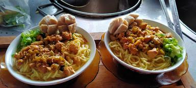 MIE AYAM MAS THOLE