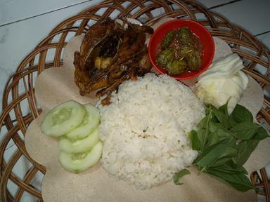 PECEL LELE MBAK SARI