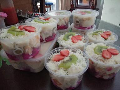 SALAD BUAH SNACKIN AJA