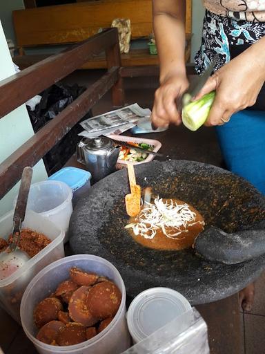 WAROENG SOTO, LOTEK & KUPAT TAHU BU SRI