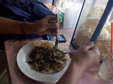 WARUNG LOTEK GADO - GADO BU DEWI