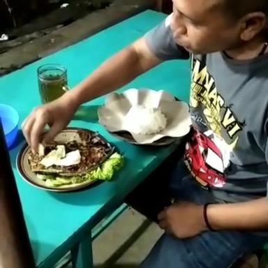 WAROENK PECEL LELE KOKO