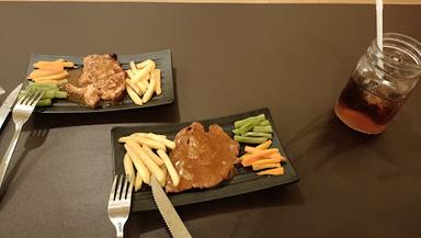 LESEHAN & STEAK BU YANI