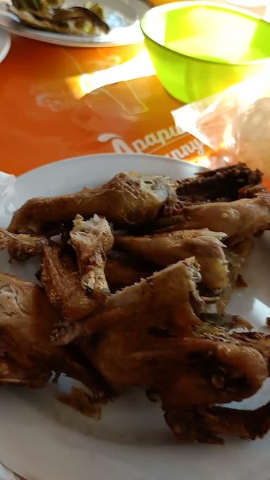 AYAM GORENG HJ. SUHARTI KULINER MELAWAI