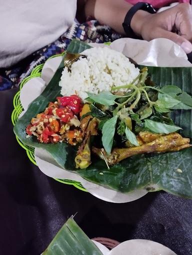 AYAM GORENG NGONDEK