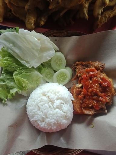 AYAM PENYET TAMAN PURING WARUNG MAKAN KEMBAR