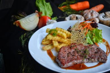 BARRACI STEAK & PASTA CIPETE UTARA