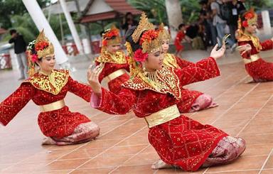 CINTA EMPEM PEK SENAYAN CITY