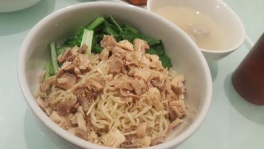 IWS NOODLE AND CAFE