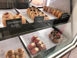 LUNA'S DOUGHNUTS | BLOK M PLAZA