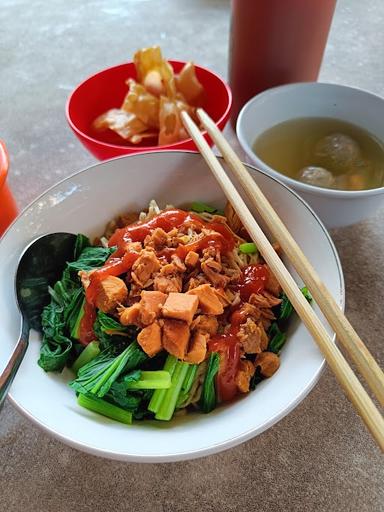 MIE AYAM GAUL SENAYAN