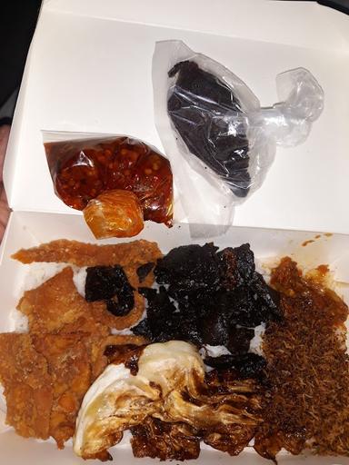 NASI KULIT MALAM MINGGU PASAR SANTA