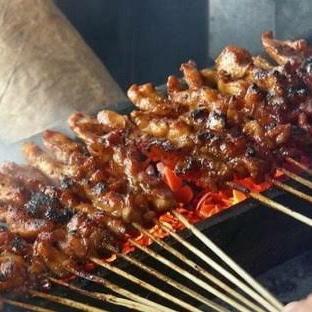 SATE AYAM DAN KAMBING CAK GENDUT CABANG MAYESTIK