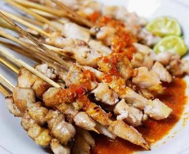 SATE AYAM PAK YANTO POJOKAN SIMPURUG GOLF 2