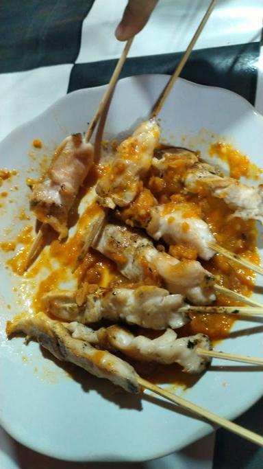 SATE MADURA PAK UMAR PASAR SANTA