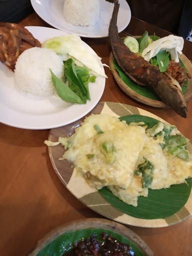 SOTO AYAM SUROBOYO & ANEKA PENYET CAK SAN