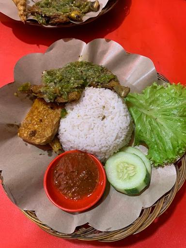 AYAM TULANG LUNAK IBU WANTI KEBAYORAN LAMA