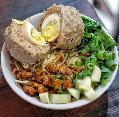 BAKSO DAN MIE AYAM MAS JABLAY SOLO