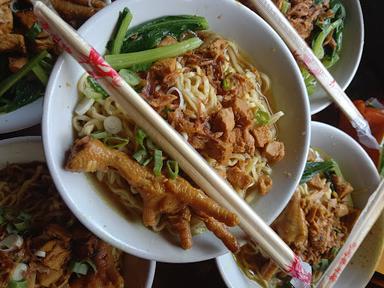 BAKSO DAN MIE AYAM MAS JABLAY SOLO