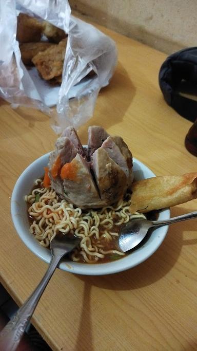 BAKSO IDOLA, TANAH KUSIR