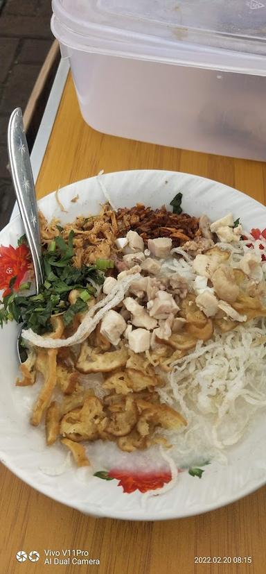 BUBUR AYAM ISTIMEWA PAK RONI