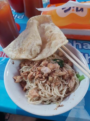 GAJAH MUNGKUR PERMATA NOODLE STALL