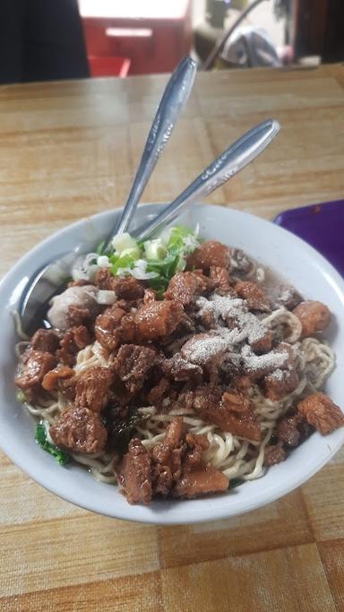 MIE AYAM SRAGEN ASRI SARI MANUNGGAL