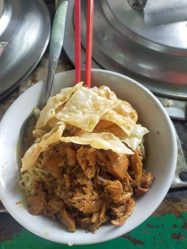 MIEAYAM DAN BAKSO ASLI SOLO