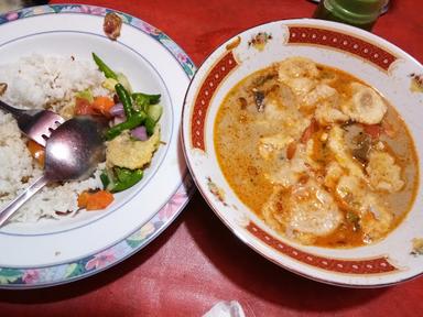 SOTO BETAWI MAMAN KUMIS (WARUNG TENDA/HAWKER)