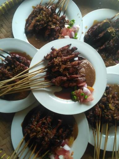 WARUNG SATE TENDA HIJAU