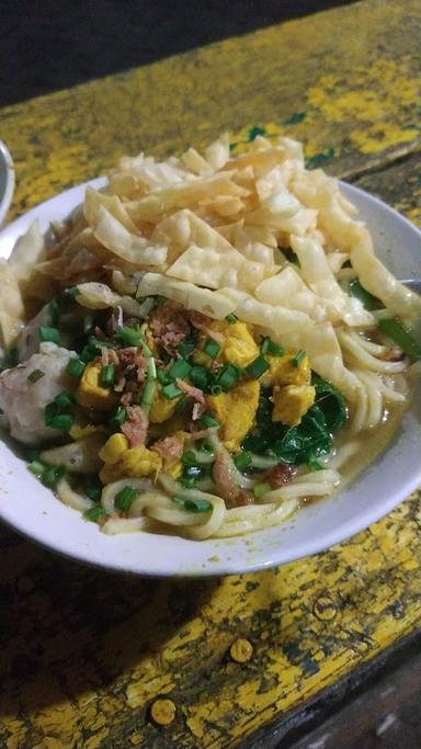 KEDAI SCHATZI MIE AYAM RANDUAGUNG