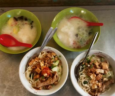 MIE AYAM CAK TRIS,GKB GRESIK