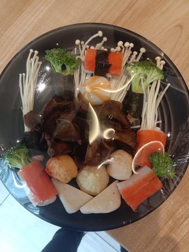 ROKU GRILL & STEAMBOAT GRESSMALL