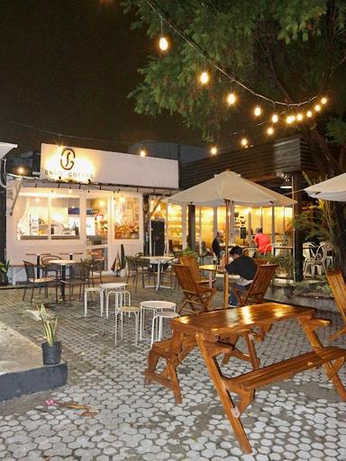 SNUG COFFEE KEBON JERUK