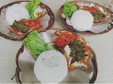 AYAM PENYET BABEH SAMBEL IJO