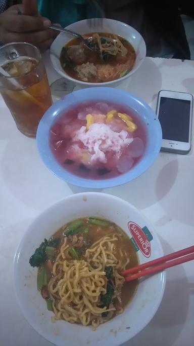 BAKSO & MIE AYAM OJO LALI PAKDE