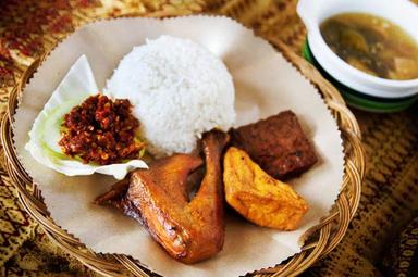 DEPOT GUDEG MALIOBORO DAN AYAM KALASAN