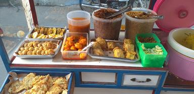 NASI KUNING BANG DARA (PASAR EMBUNG)