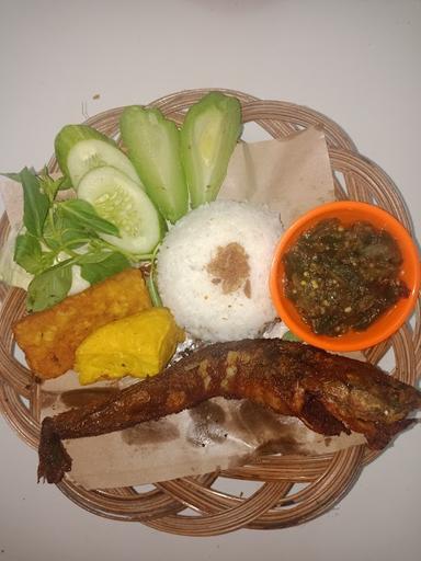 WARUNG GEPREK DAN PECEL MBA ERNA, PALMERAH