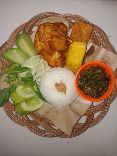 WARUNG GEPREK DAN PECEL MBA ERNA, PALMERAH