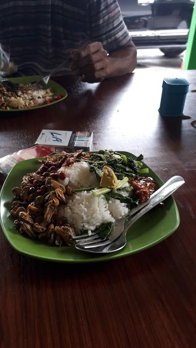 WARTEG GITA BAHARI DAN SATE KAMBING MUDA TEGAL