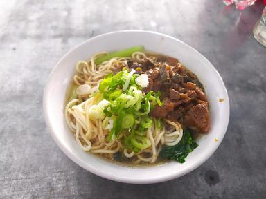 WARUNG MIE AYAM BAKSO & SOTO PAK YEYE