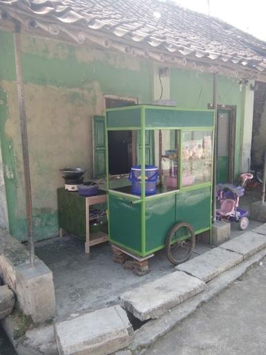 WARUNG MENDOAN, JUICE, DAN SOP BUAH