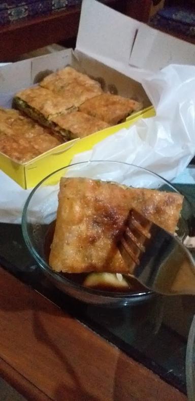 MARTABAK SINAR SENAYAN ALUN-ALUN KEBUMEN