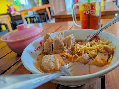 MIE AYAM DAN BAKSO IDOLA